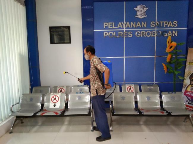 PENYEMPROTAN DISINFEKTAN MEMUTUS MATA RANTAI COVID-19